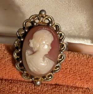 Beautiful Costume Cameo Ring